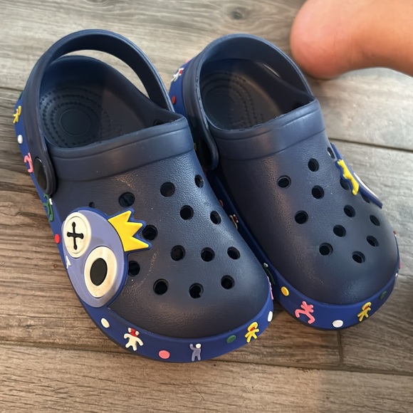 Rainbow Friends crocs brand new size 27 EU which converts to 10 US - Picture 2 of 3